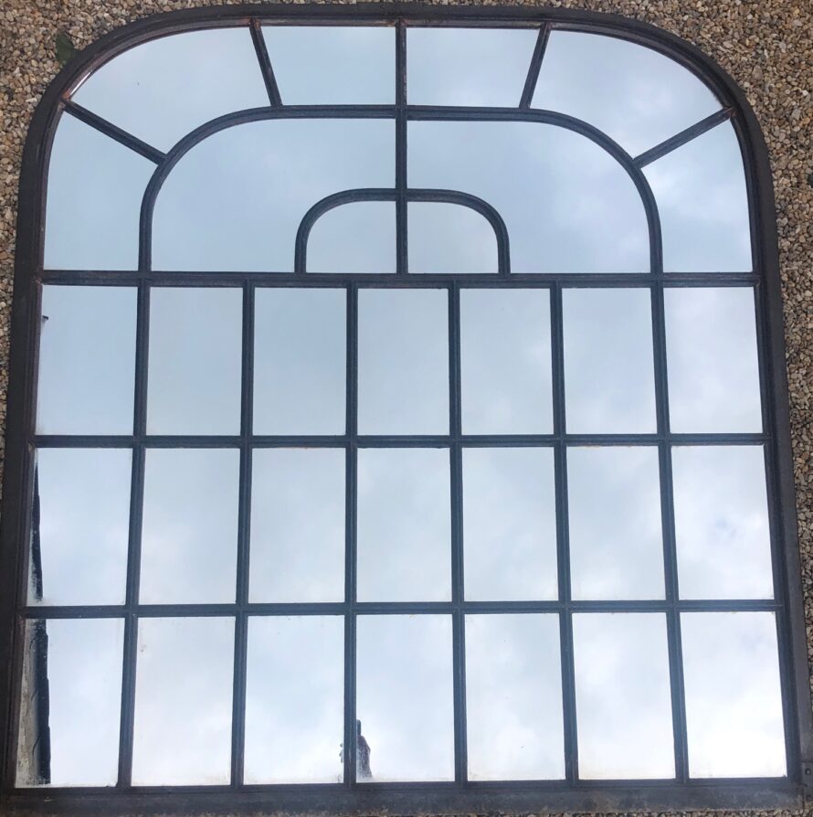 Miroir en fonte arrondi et riveté