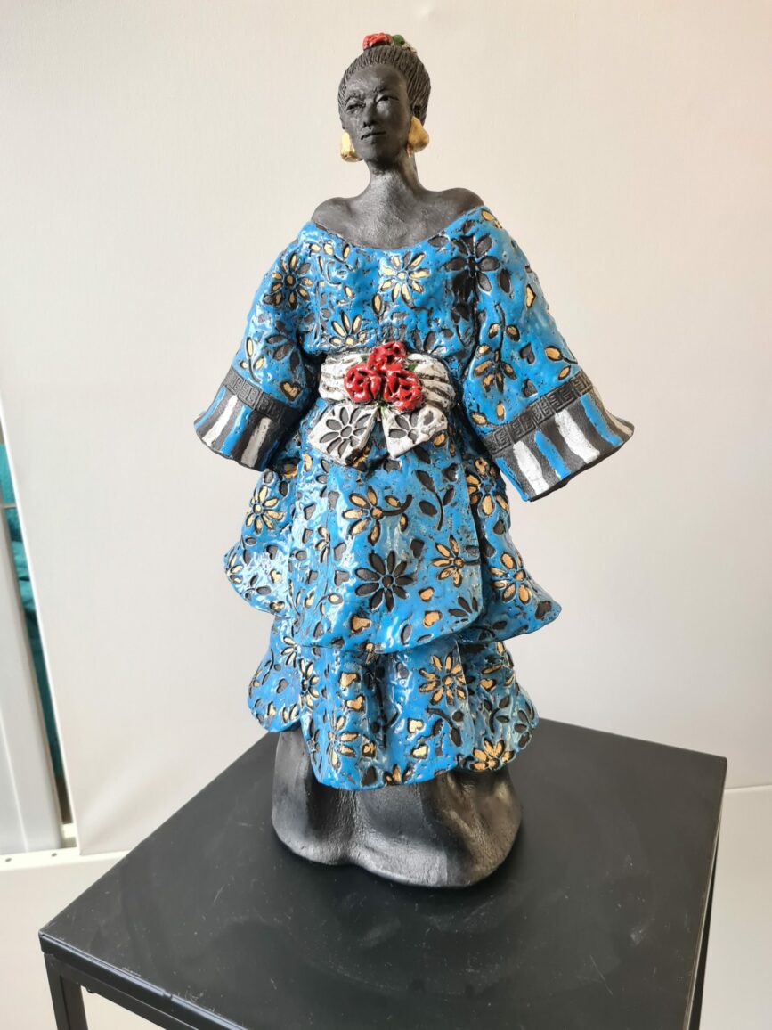 Femme fleur bleue - Céramique Raku – Image 2
