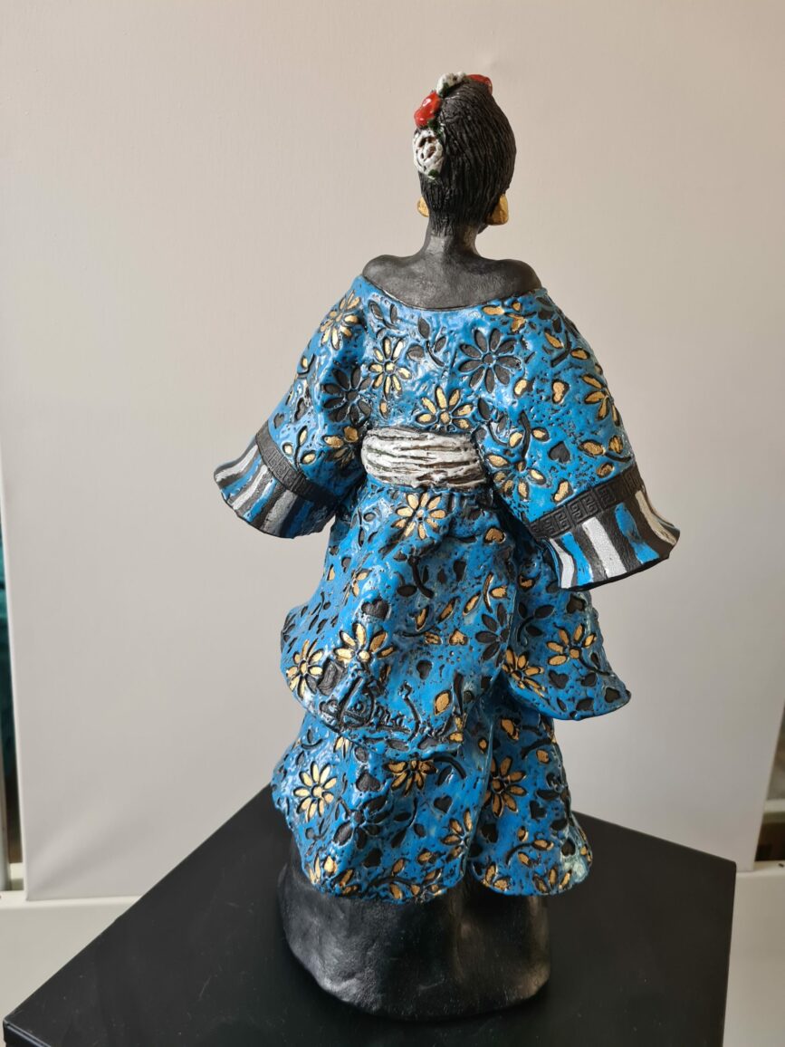 Femme fleur bleue - Céramique Raku – Image 4
