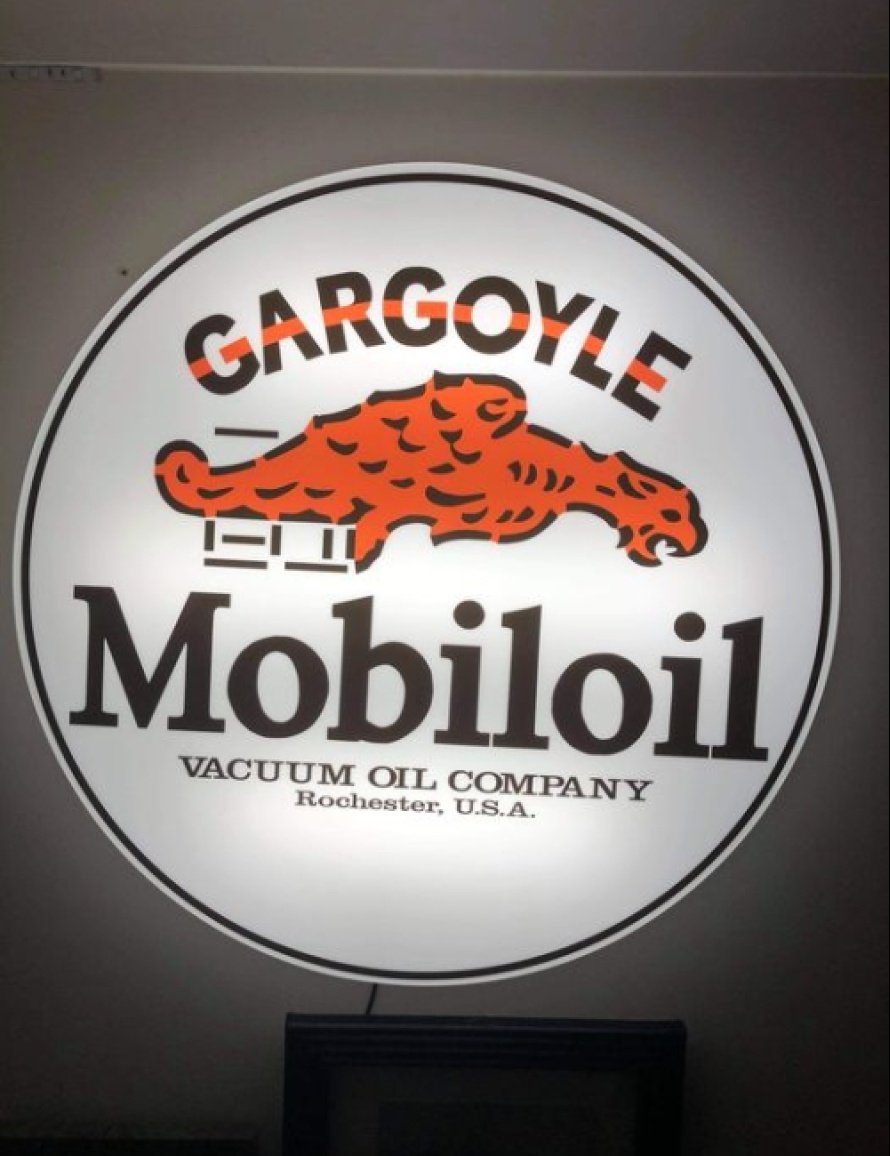 Lightbox Mobiloil gargoyle